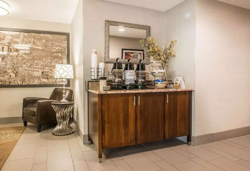 Отель Quality Inn University Center