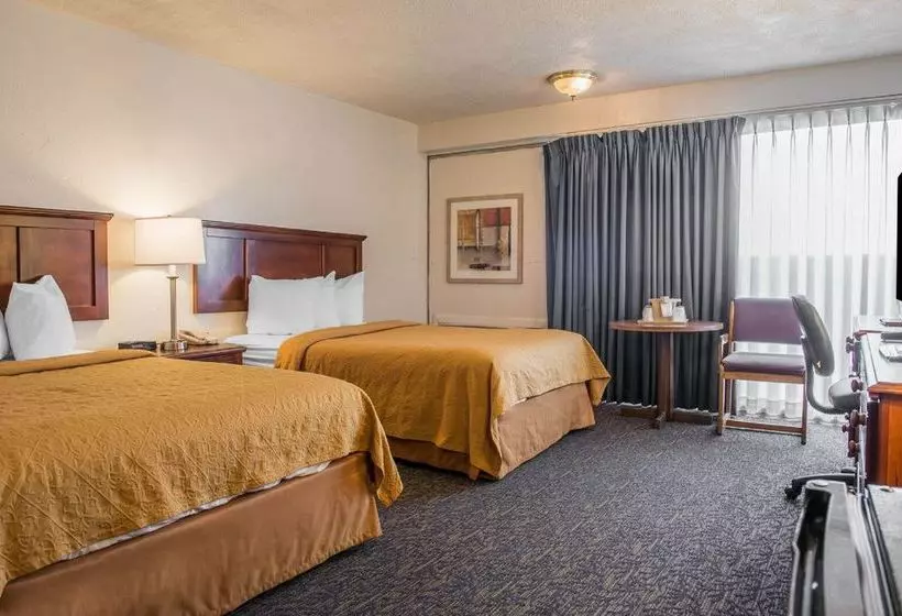 Отель Quality Inn University Center