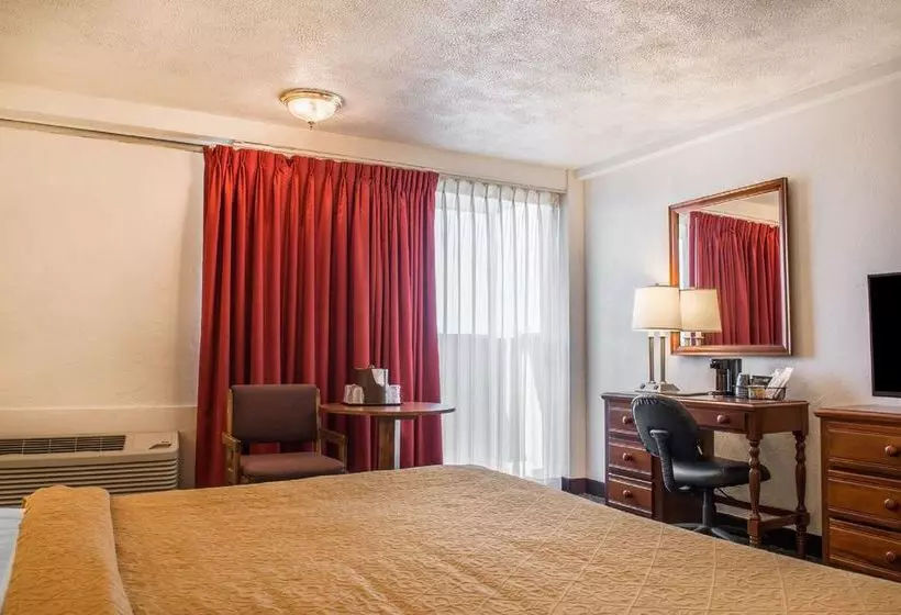 Отель Quality Inn University Center