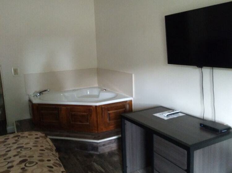 Отель Rocky Creek Inn