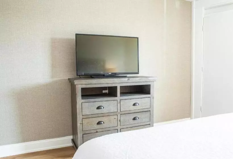 Bristol Plaza Resort Motel