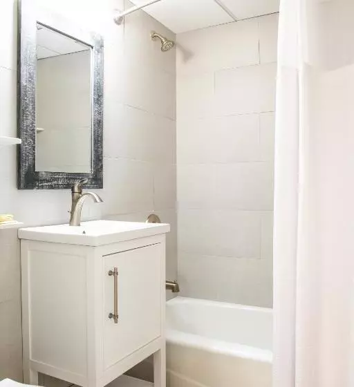 Bristol Plaza Resort Motel