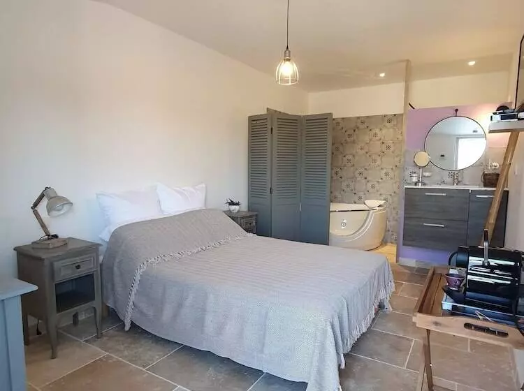 Aamiaismajoitus (B&B) Domaine Les Bayles   Chambres D Hôtes