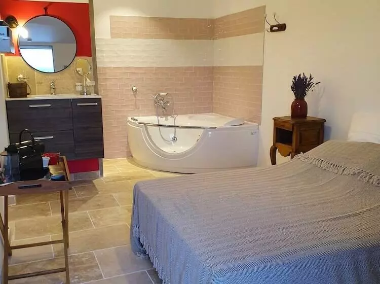 Aamiaismajoitus (B&B) Domaine Les Bayles   Chambres D Hôtes