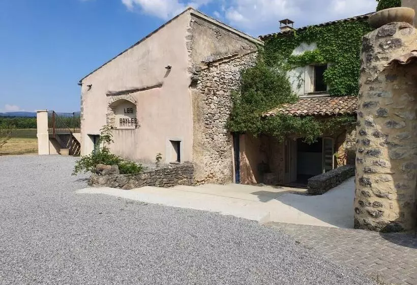 Aamiaismajoitus (B&B) Domaine Les Bayles   Chambres D Hôtes