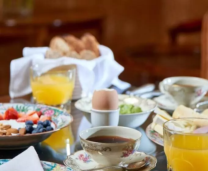 تختخواب و صبحانه Fortunata Chacana Guest House