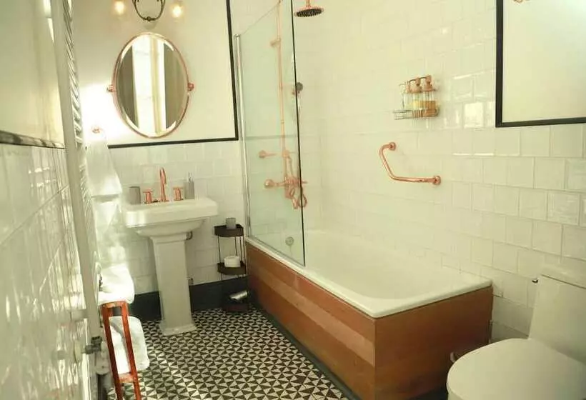 تختخواب و صبحانه Fortunata Chacana Guest House