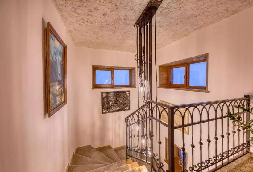 ホテル Alpine Castle