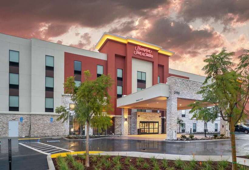 Отель Hampton Inn & Suites Santa Maria