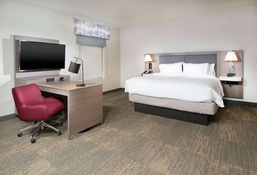 Отель Hampton Inn & Suites Santa Maria