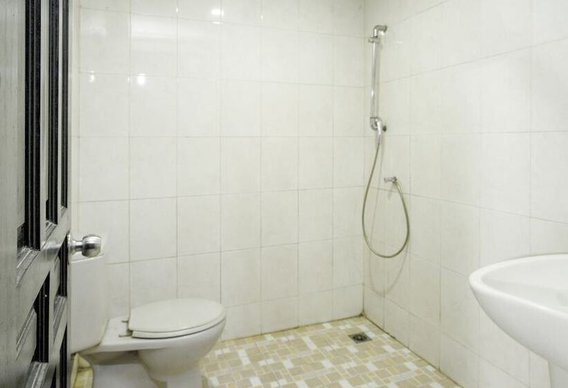 בית מלון כפרי Oyo 1005  Kumala