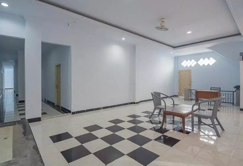 ペンション Reddoorz Syariah Near Ramayana Mall Tarakan