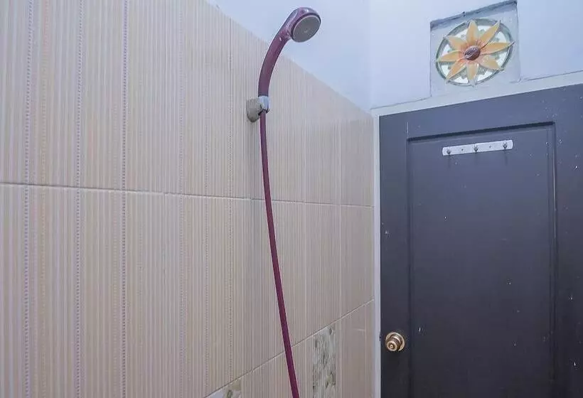 ペンション Reddoorz Syariah Near Ramayana Mall Tarakan