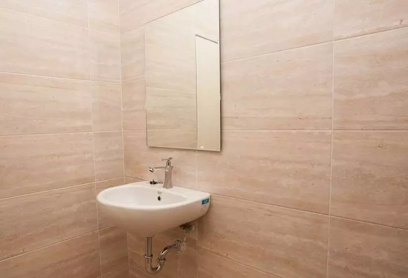 ホテル Sentosa Jaya Guest House Near Rs Hermina Medan Redpartner