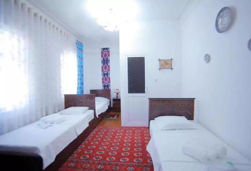ペンション Qutlug Qadam Guest House