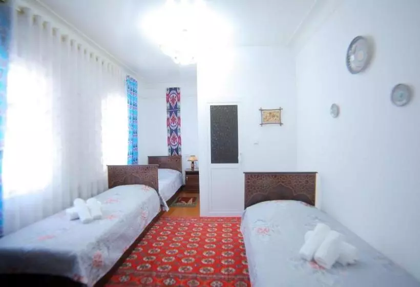ペンション Qutlug Qadam Guest House