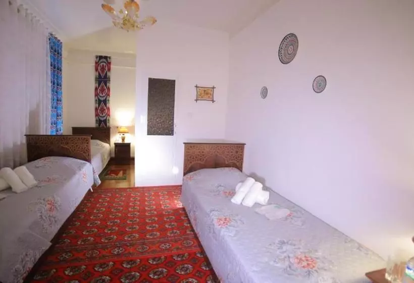 ペンション Qutlug Qadam Guest House