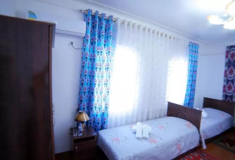 ペンション Qutlug Qadam Guest House