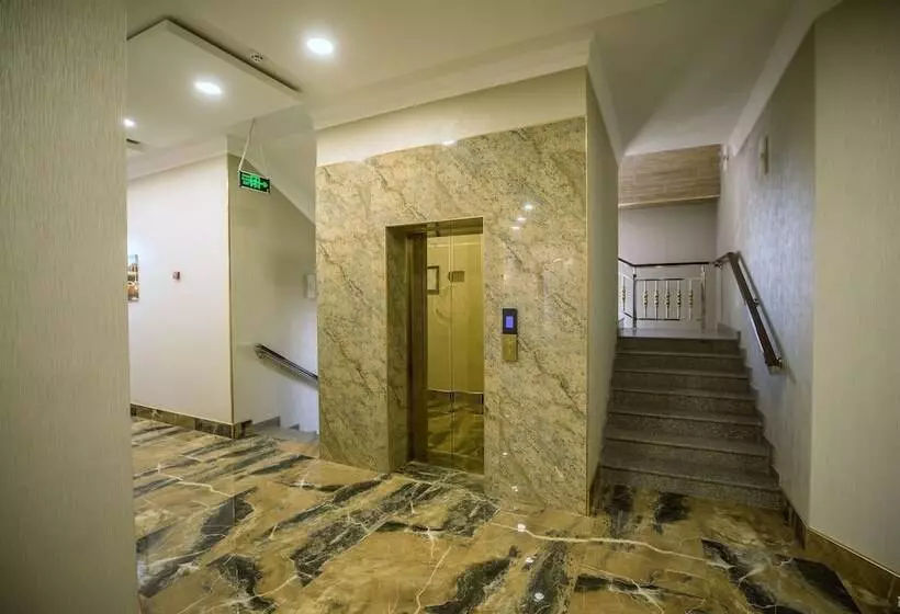 Hotel Leader