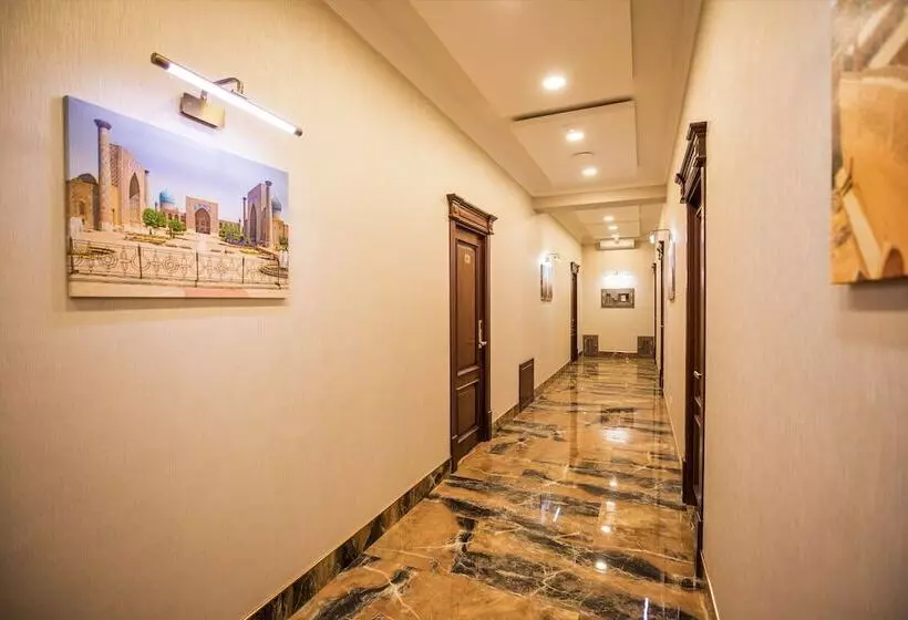 Hotel Leader