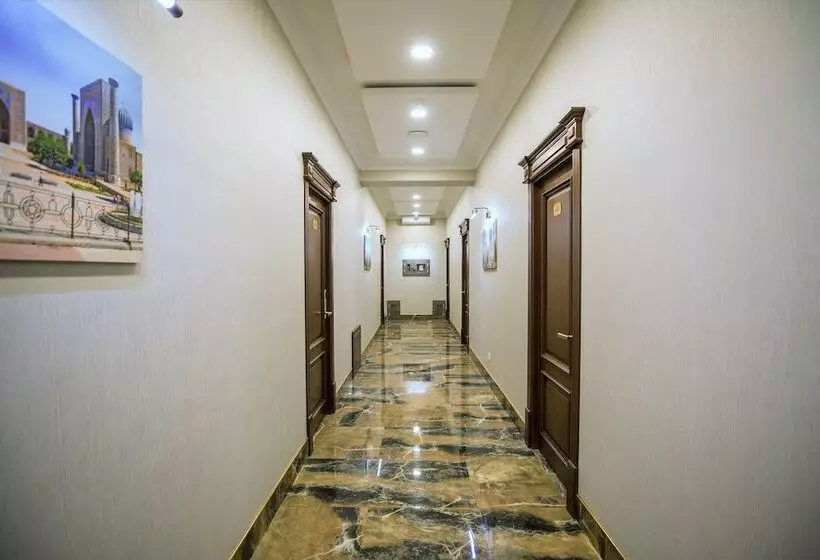 Hotel Leader