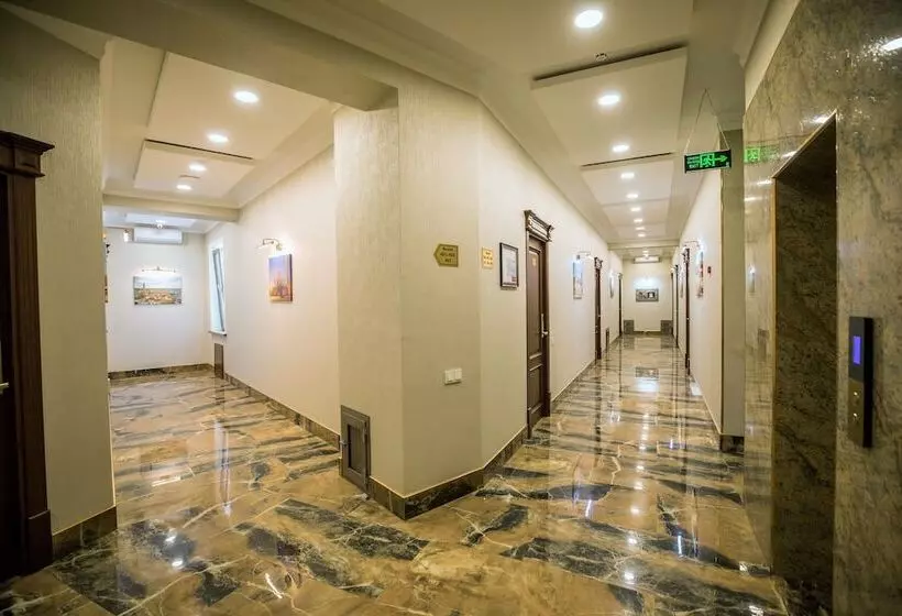 Hotel Leader