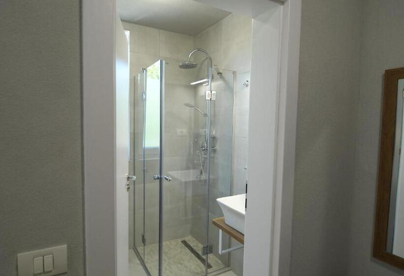 پانسیون Octogon