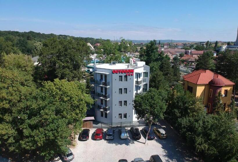 پانسیون Octogon