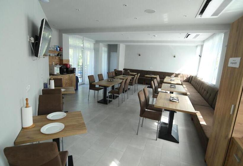 پانسیون Octogon