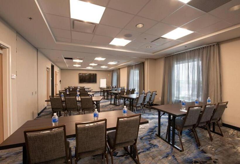 בית מלון כפרי Fairfield By Marriott Edmonton International Airport