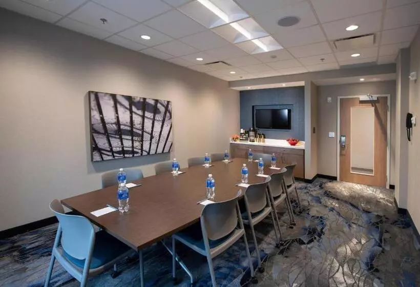 Hotelli Fairfield By Marriott Edmonton International Airport