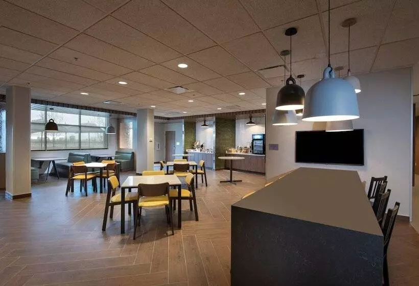 Hotelli Fairfield By Marriott Edmonton International Airport