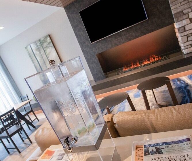 בית מלון כפרי Fairfield By Marriott Edmonton International Airport