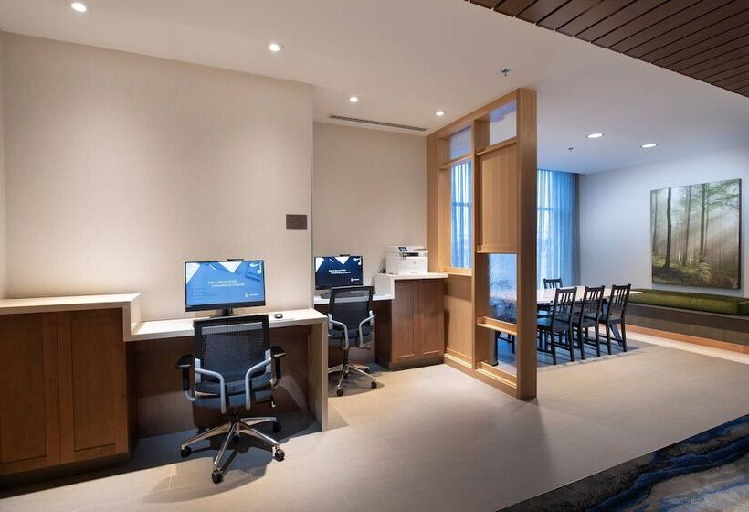 בית מלון כפרי Fairfield By Marriott Edmonton International Airport