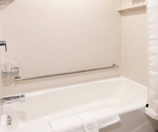 בית מלון כפרי Fairfield By Marriott Edmonton International Airport