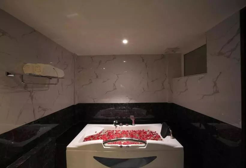 Grand Signature Hotel & Spa