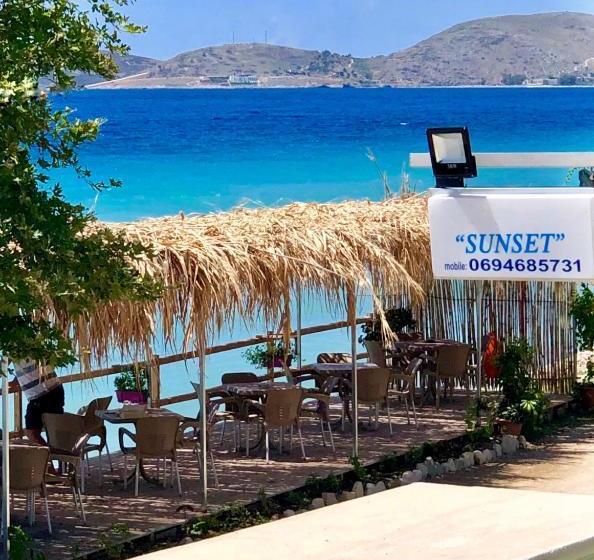 پانسیون Sunset Studios