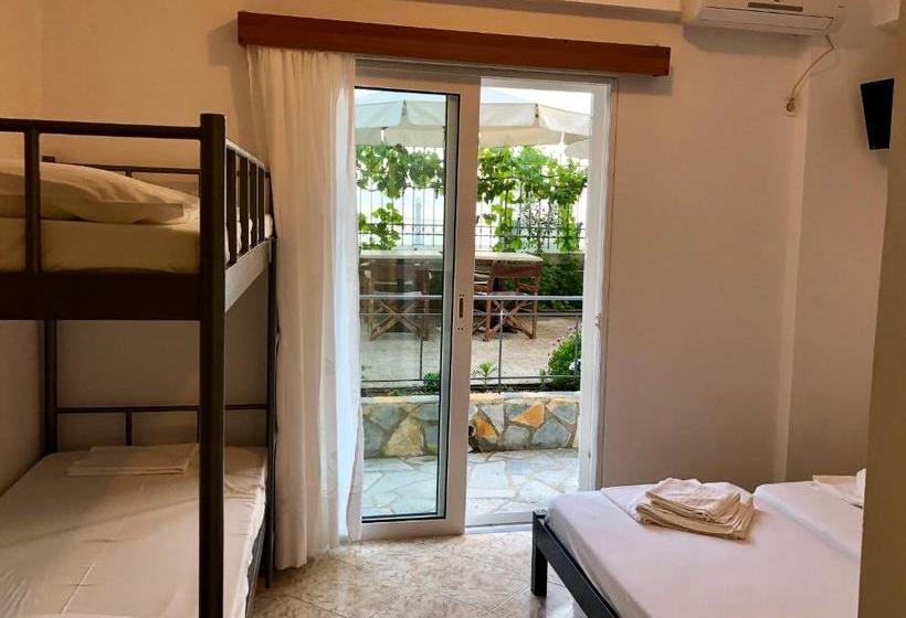 پانسیون Sunset Studios