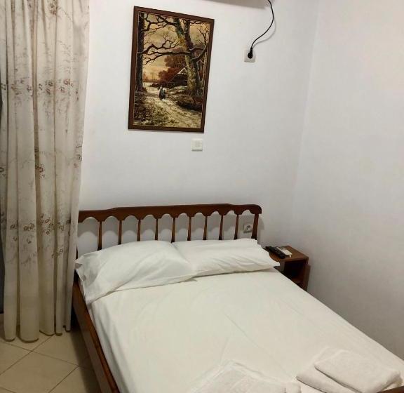 پانسیون Sunset Studios