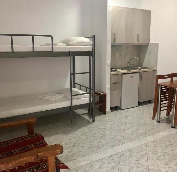 پانسیون Sunset Studios