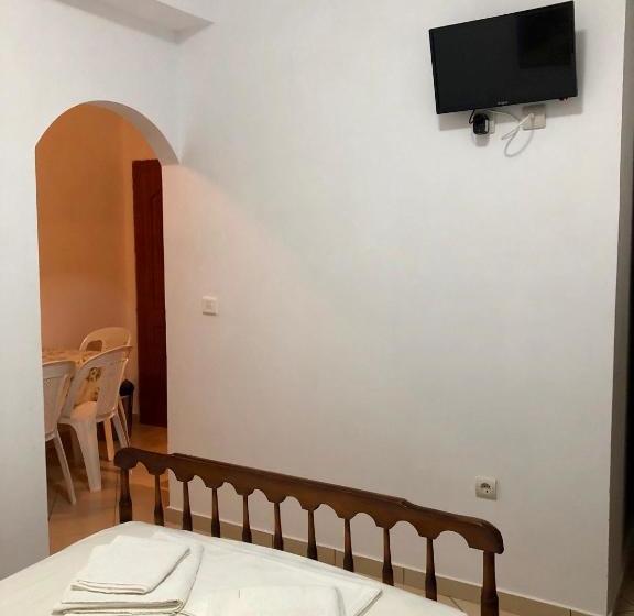 پانسیون Sunset Studios