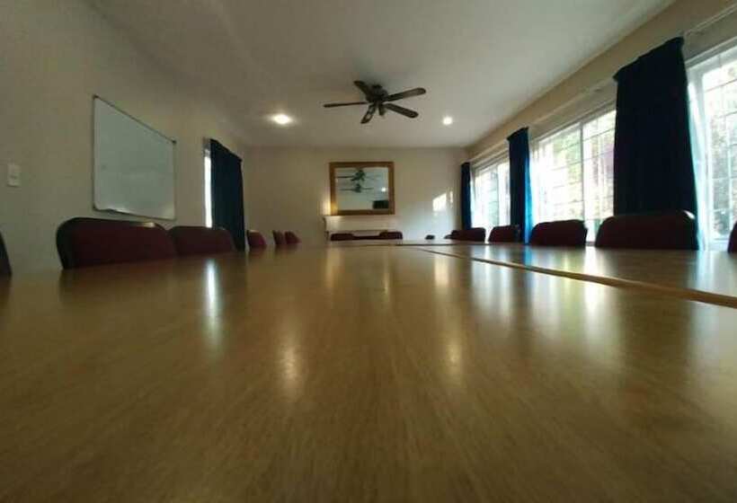 پانسیون Auckland Lodge