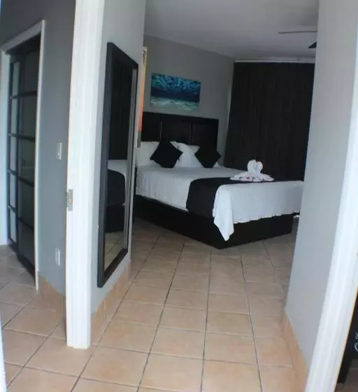 هتل The All New Grace Bay Suites