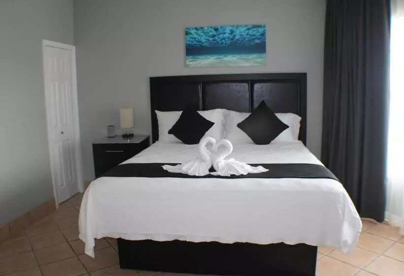 هتل The All New Grace Bay Suites