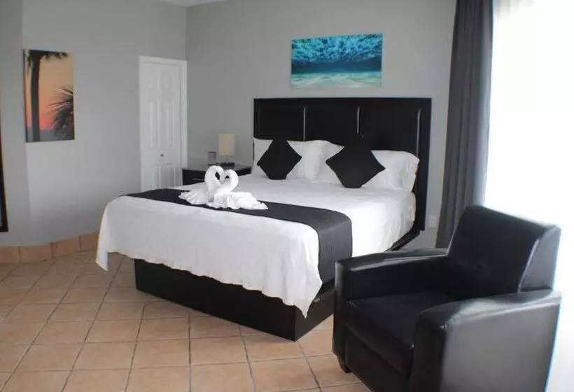 هتل The All New Grace Bay Suites