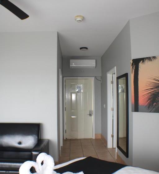 هتل The All New Grace Bay Suites