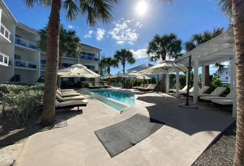 هتل The All New Grace Bay Suites