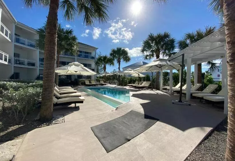 هتل The All New Grace Bay Suites