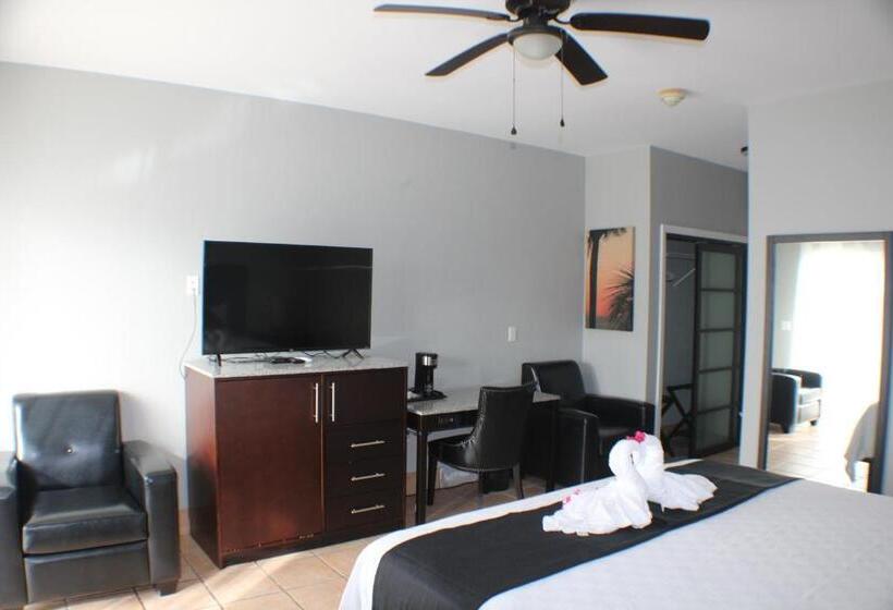 هتل The All New Grace Bay Suites