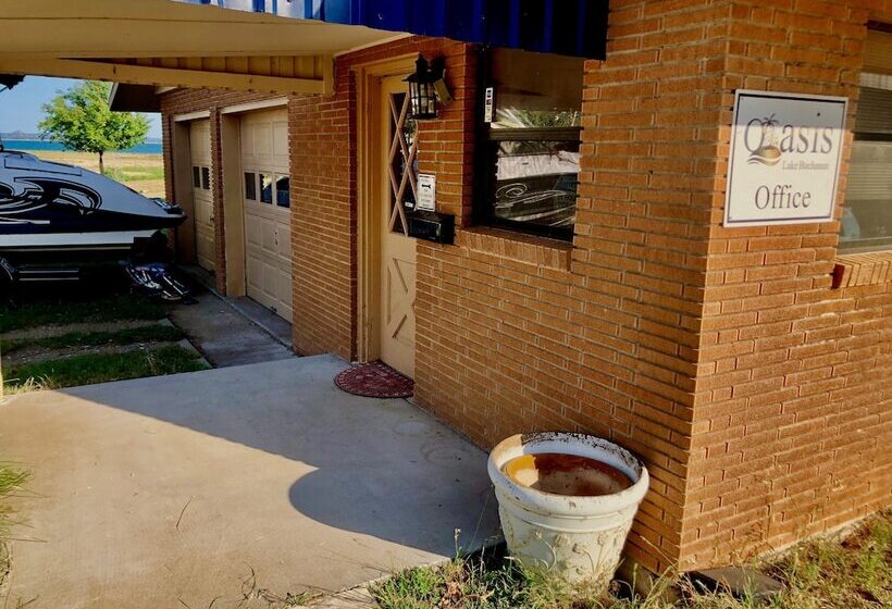 旅馆 Oasis Lake Buchanan